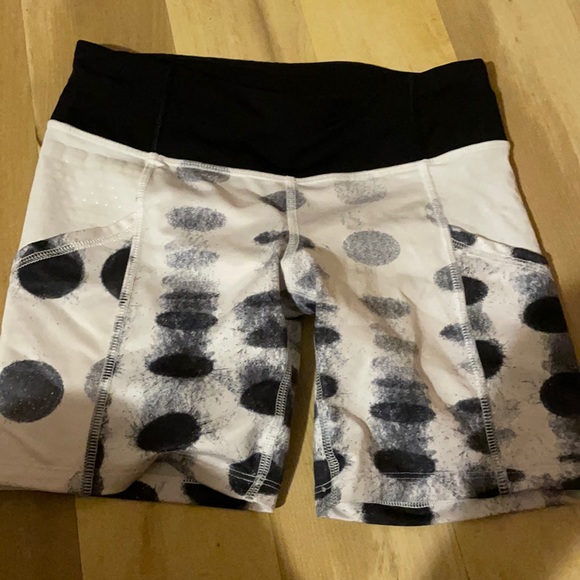 Lululemon active short - Picture 1 of 3